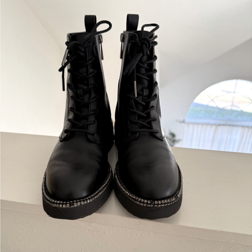 MK combat boots size 6